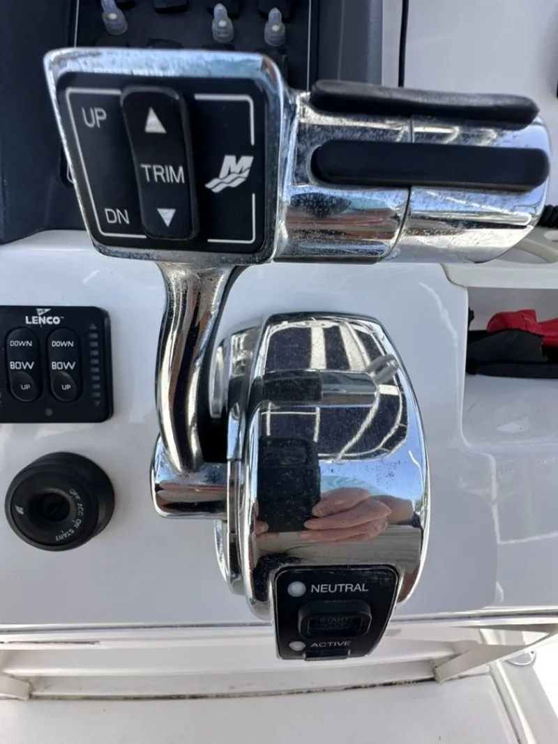 Slide: The Image of Boston Whaler 230 Dauntless 2012 - 6821548
