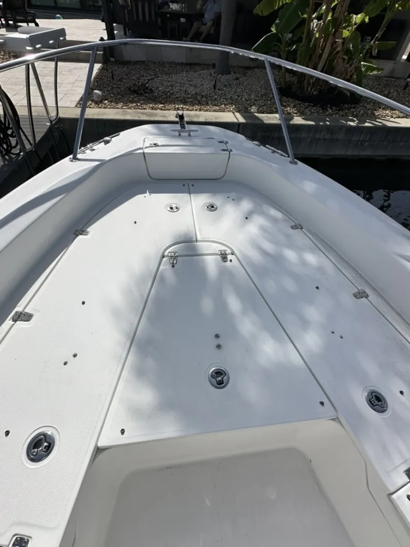 Slide: The Image of Boston Whaler 230 Dauntless 2012 - 6821532