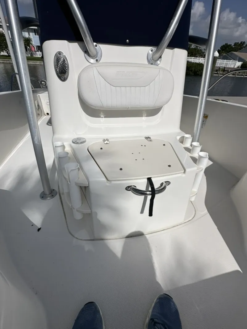 Slide: The Image of Boston Whaler 230 Dauntless 2012 - 6821539