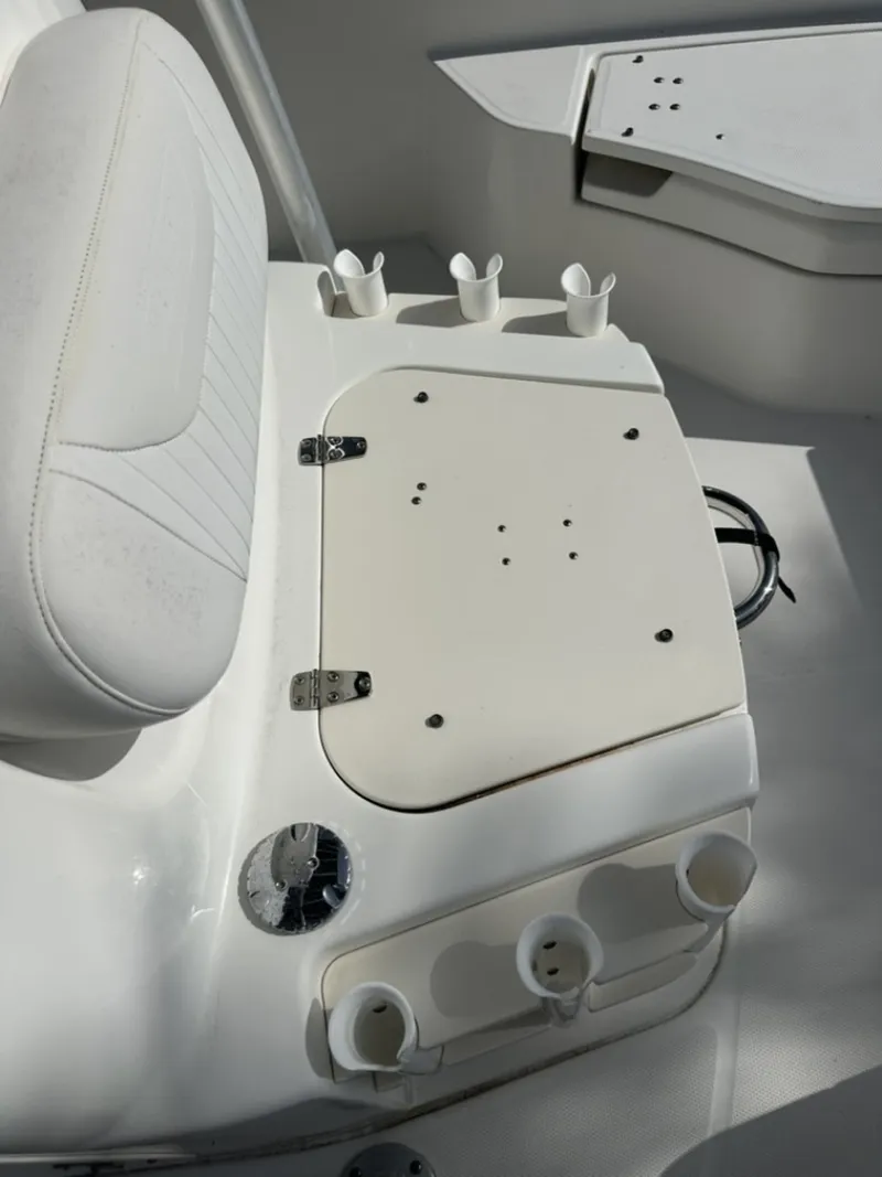 Slide: The Image of Boston Whaler 230 Dauntless 2012 - 6821536
