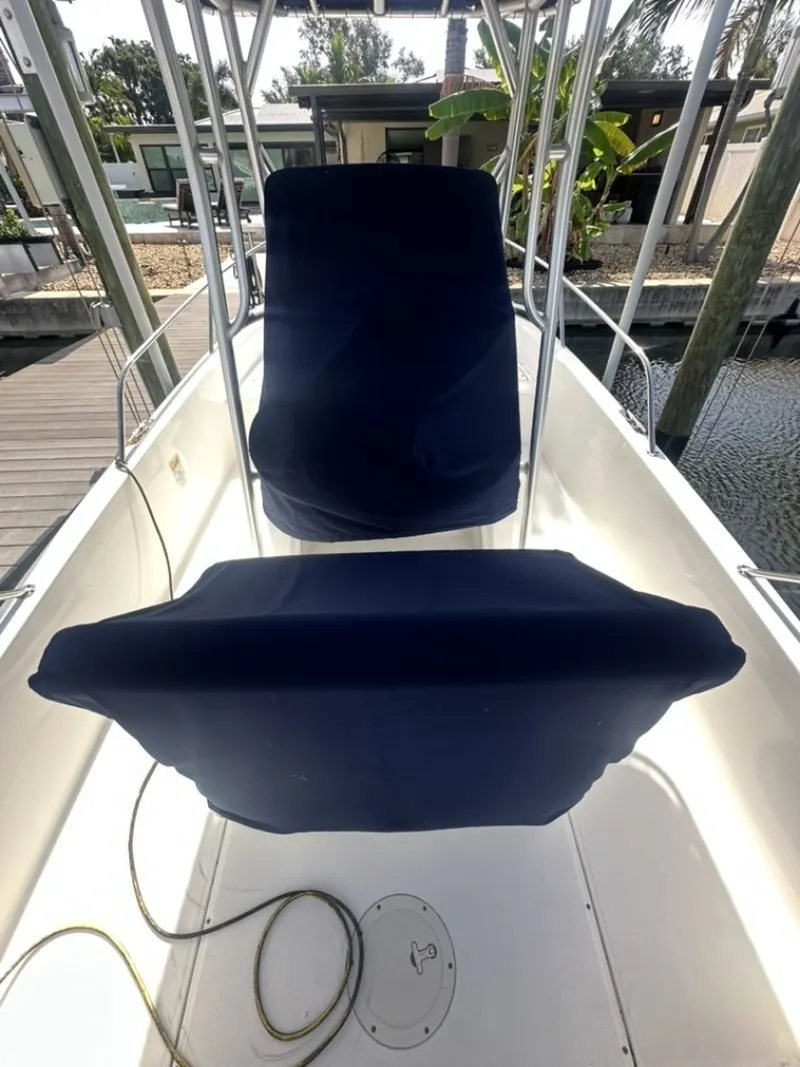 Slide: The Image of Boston Whaler 230 Dauntless 2012 - 6821521