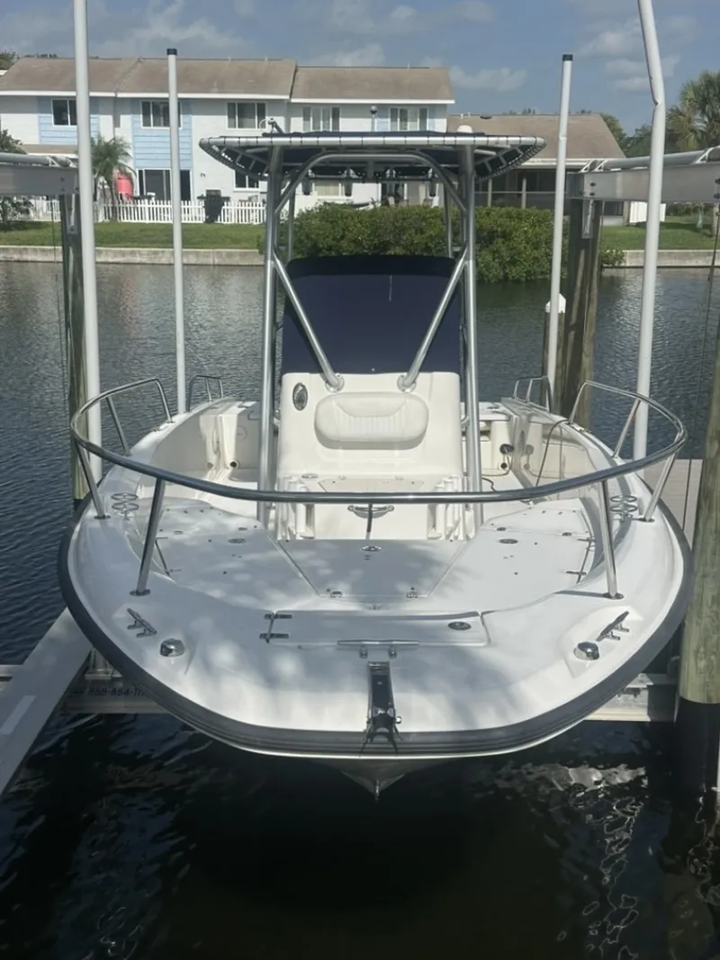 Slide: The Image of Boston Whaler 230 Dauntless 2012 - 6821508