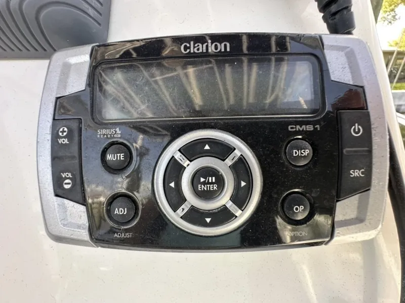Slide: The Image of Boston Whaler 230 Dauntless 2012 - 6821550