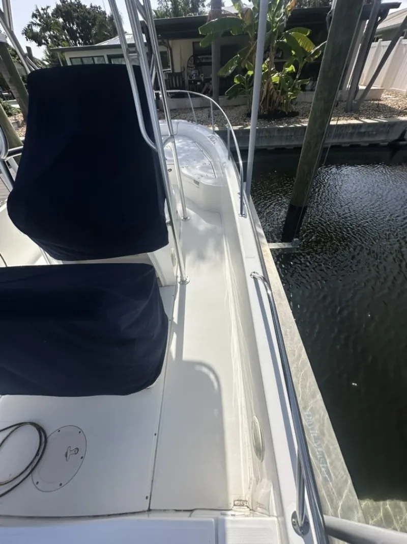 Slide: The Image of Boston Whaler 230 Dauntless 2012 - 6821522