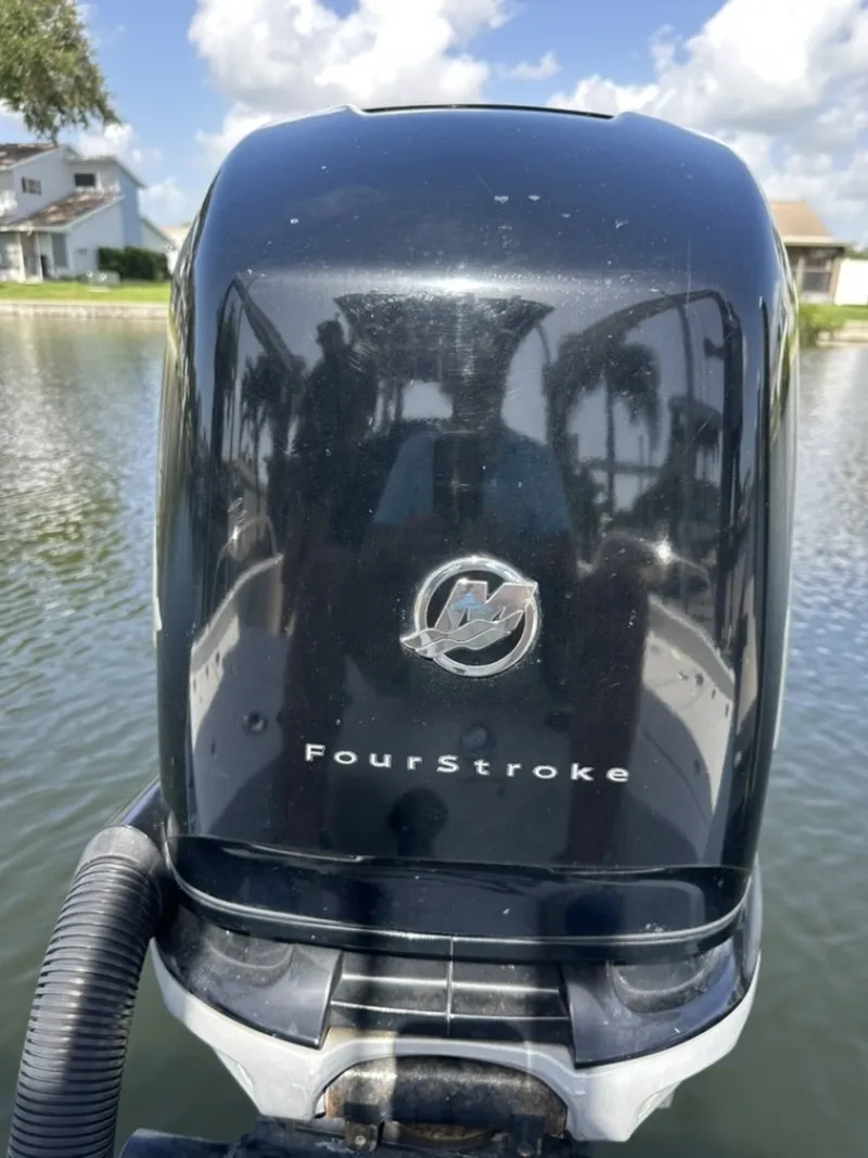 Slide: The Image of Boston Whaler 230 Dauntless 2012 - 6821558