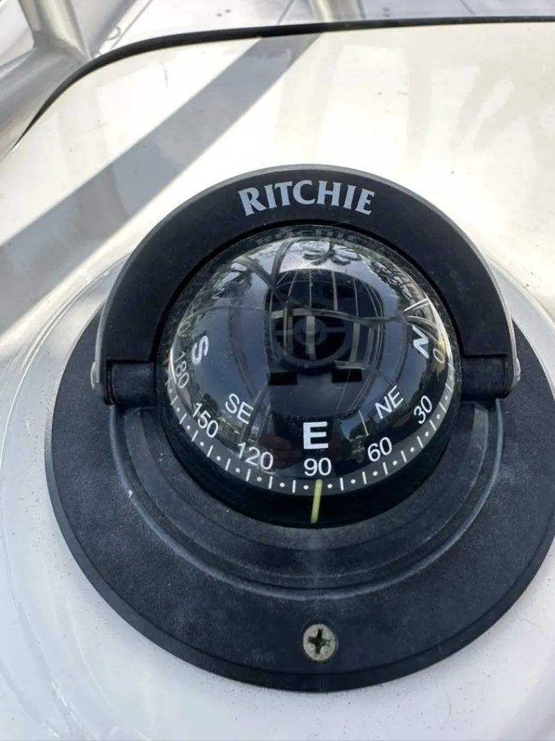 Slide: The Image of Boston Whaler 230 Dauntless 2012 - 6821553