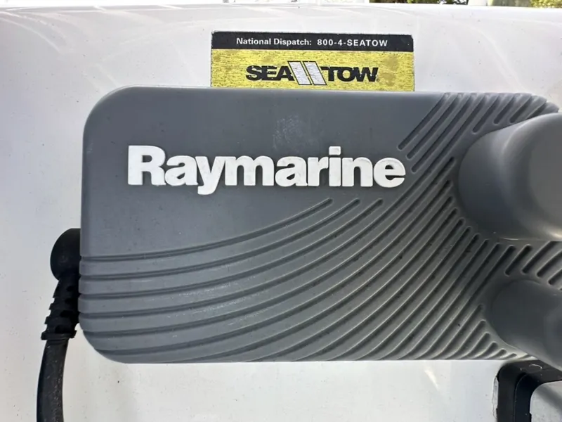 Slide: The Image of Boston Whaler 230 Dauntless 2012 - 6821551