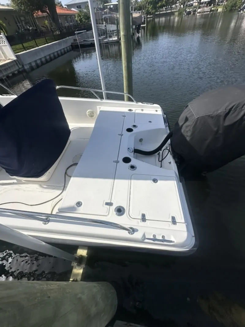 Slide: The Image of Boston Whaler 230 Dauntless 2012 - 6821516