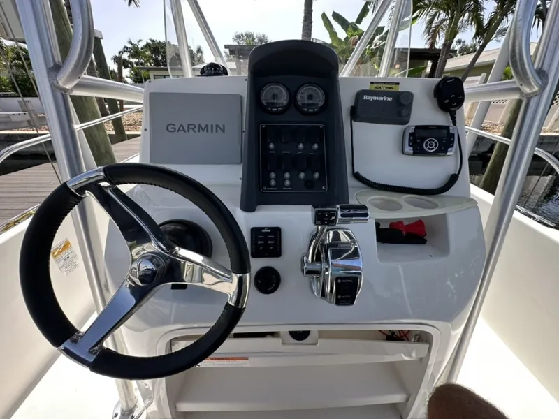 Slide: The Image of Boston Whaler 230 Dauntless 2012 - 6821546