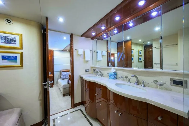 Slide: The Image of Lazzara 80 WILLYN - Master Head 2007 Lazzara 80 Flybridge Motoryacht WILLYN - 7656564