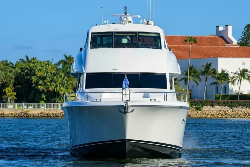 Slide: The Image of Lazzara 80 WILLYN - Bow Profile 2007 Lazzara 80 Flybridge Motoryacht WILLYN - 7656600