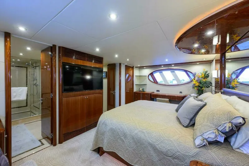 Slide: The Image of Lazzara 80 WILLYN - Master Stateroom 2007 Lazzara 80 Flybridge Motoryacht WILLYN - 7656560