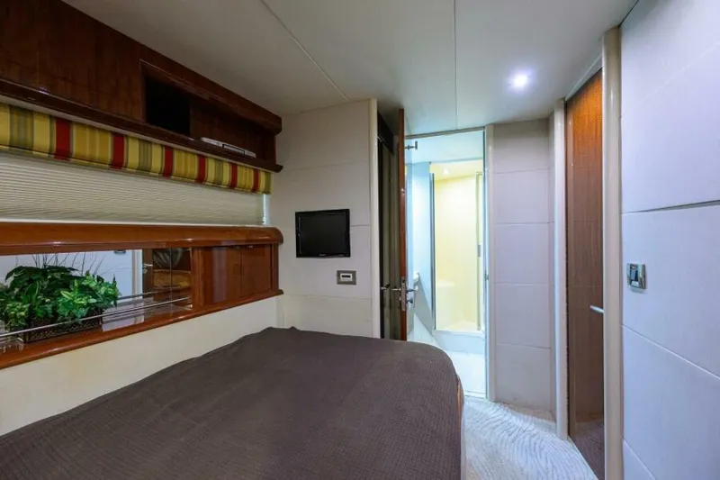 Slide: The Image of Lazzara 80 WILLYN - Forward Port Guest Stateroom 2007 Lazzara 80 Flybridge Motoryacht WILLYN - 6823124