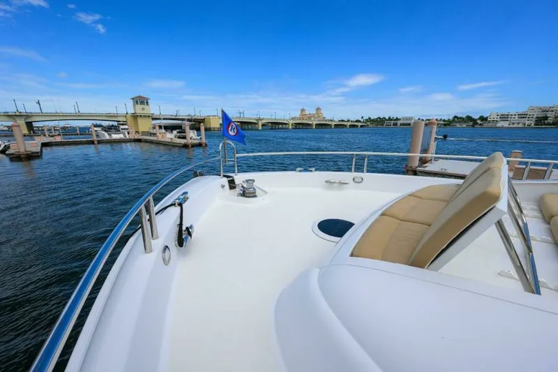 Slide: The Image of Lazzara 80 WILLYN - Bow 2007 Lazzara 80 Flybridge Motoryacht WILLYN - 7656595