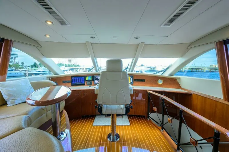 Slide: The Image of Lazzara 80 WILLYN - Enclosed Flybridge 2007 Lazzara 80 Flybridge Motoryacht WILLYN - 7656585