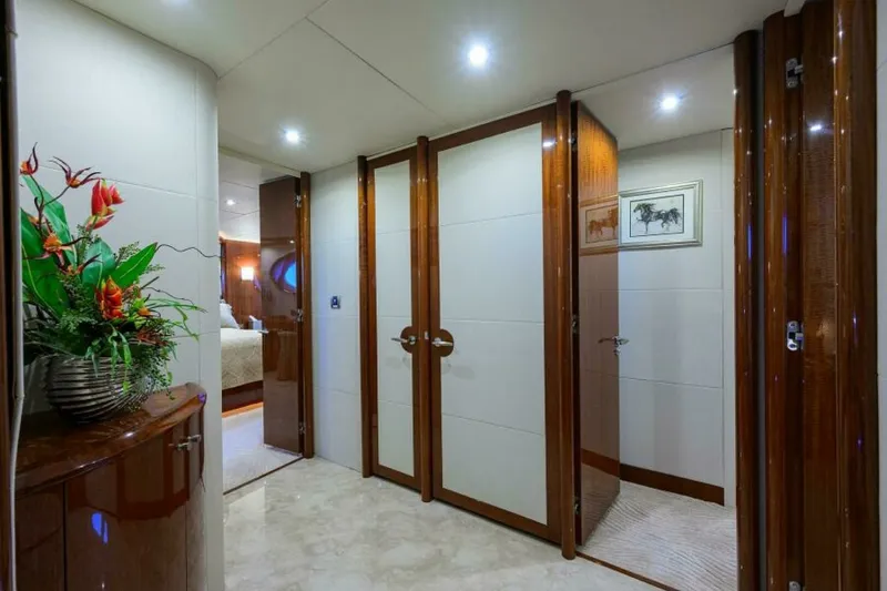 Slide: The Image of Lazzara 80 WILLYN - Lower Foyer 2007 Lazzara 80 Flybridge Motoryacht WILLYN - 7656558