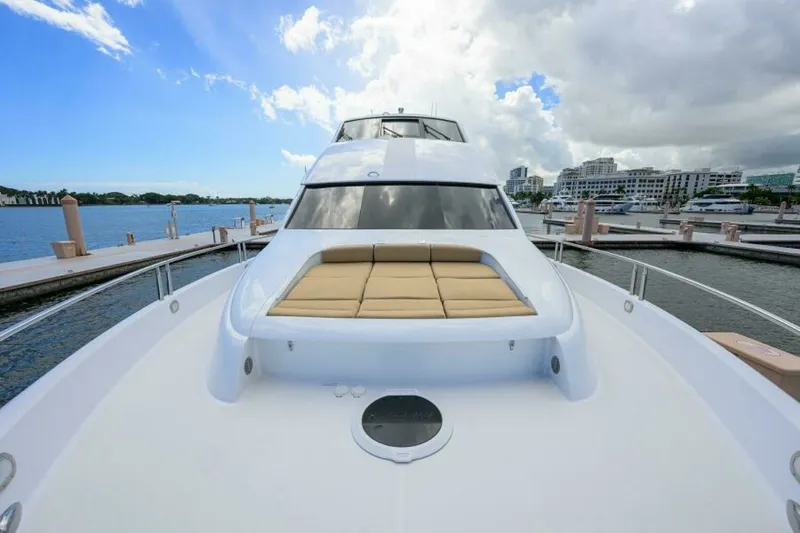 Slide: The Image of Lazzara 80 WILLYN - Bow 2007 Lazzara 80 Flybridge Motoryacht WILLYN - 7656594