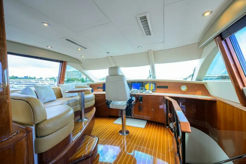 Slide: The Image of Lazzara 80 WILLYN - Enclosed Flybridge 2007 Lazzara 80 Flybridge Motoryacht WILLYN - 7656583