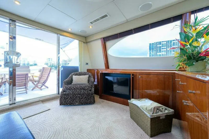 Slide: The Image of Lazzara 80 WILLYN - Enclosed Flybridge 2007 Lazzara 80 Flybridge Motoryacht WILLYN - 7656582