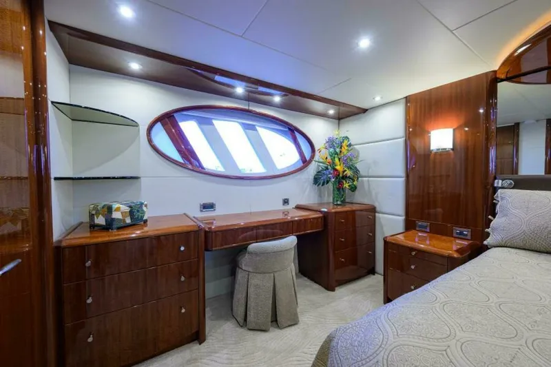 Slide: The Image of Lazzara 80 WILLYN - Master Stateroom 2007 Lazzara 80 Flybridge Motoryacht WILLYN - 7656561