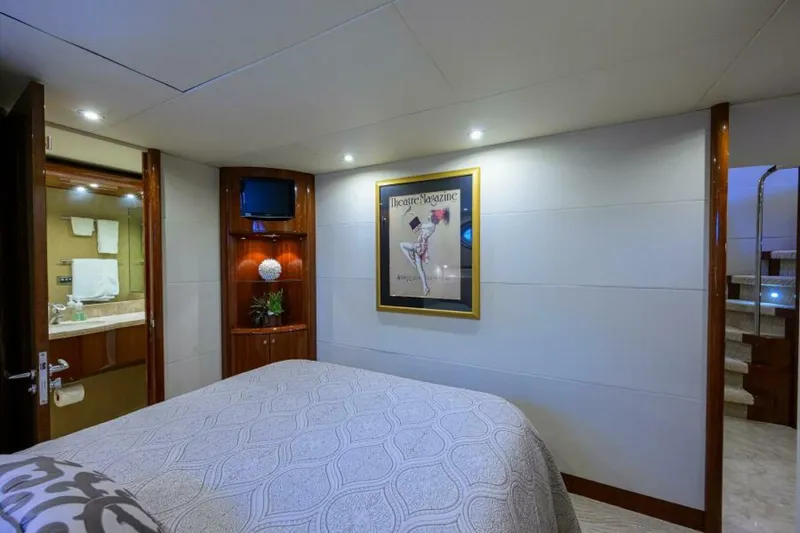 Slide: The Image of Lazzara 80 WILLYN - Port Guest Stateroom 2007 Lazzara 80 Flybridge Motoryacht WILLYN - 6823129