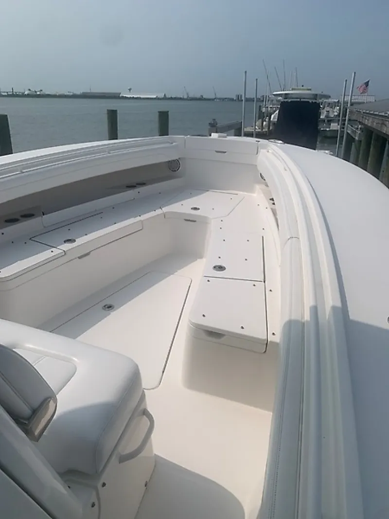 Slide: The Image of Regulator Marine 31 FS 2020 - 6847308