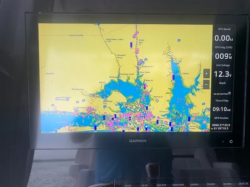 Slide: The Image of Regulator Marine 31 FS 2020 - 6847264
