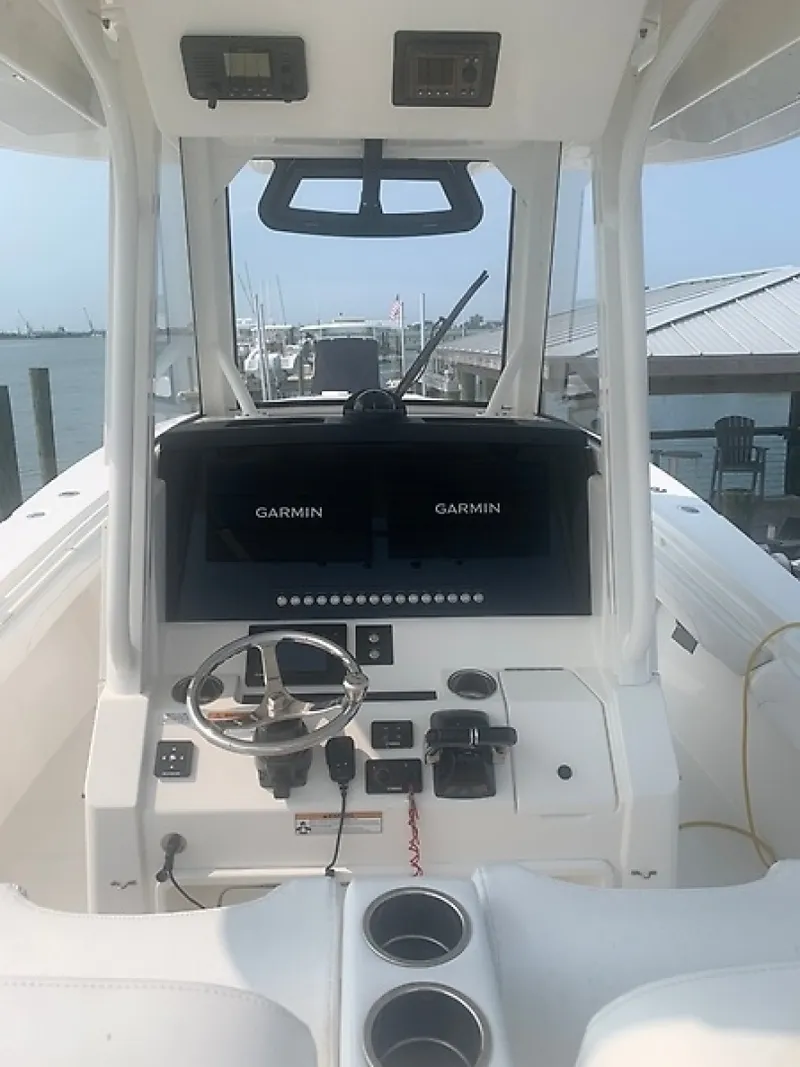 Slide: The Image of Regulator Marine 31 FS 2020 - 6847293