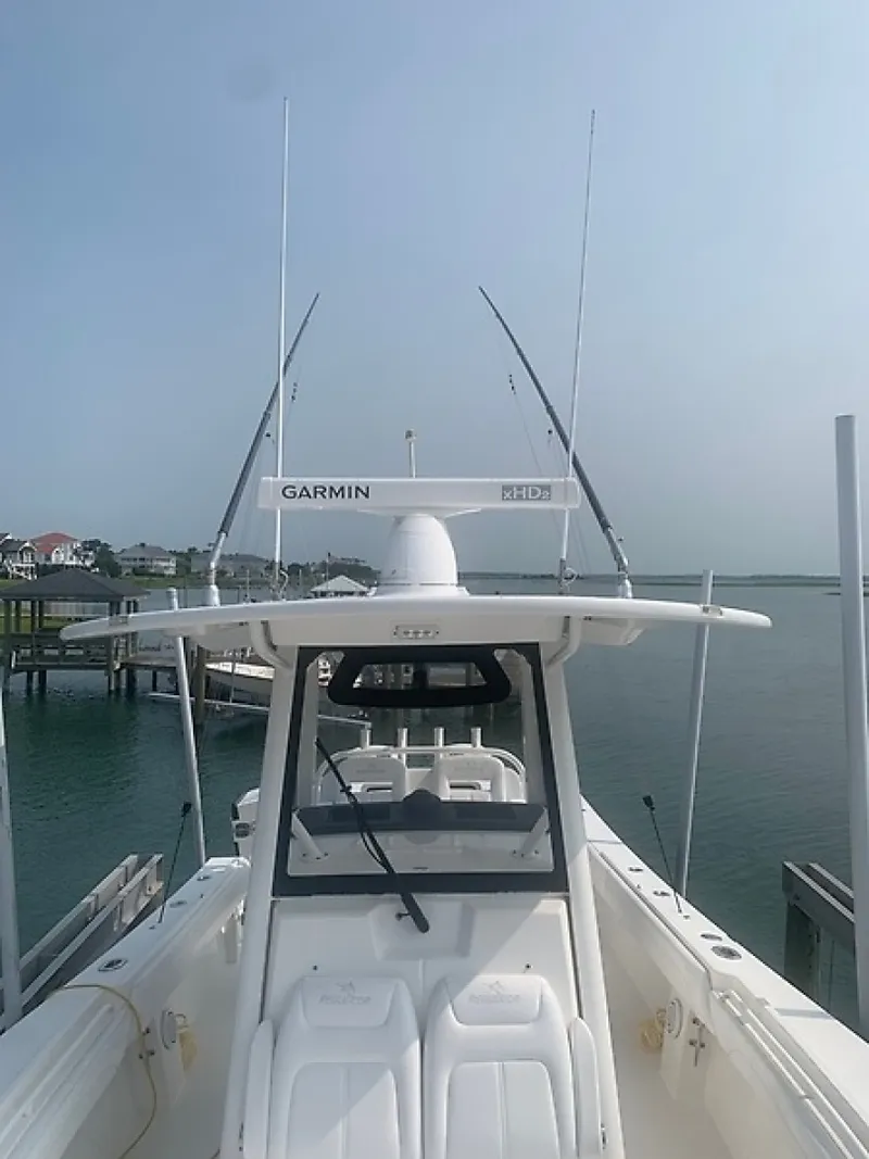 Slide: The Image of Regulator Marine 31 FS 2020 - 6847277