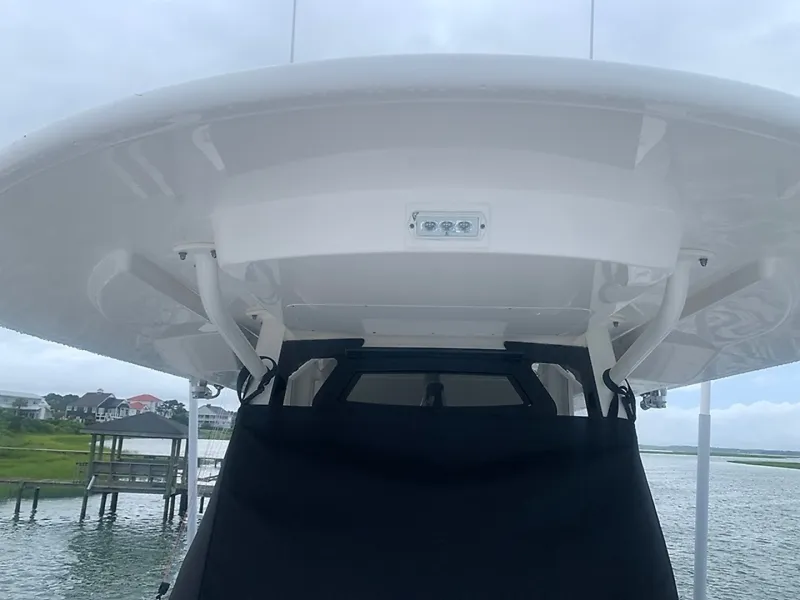 Slide: The Image of Regulator Marine 31 FS 2020 - 6847299