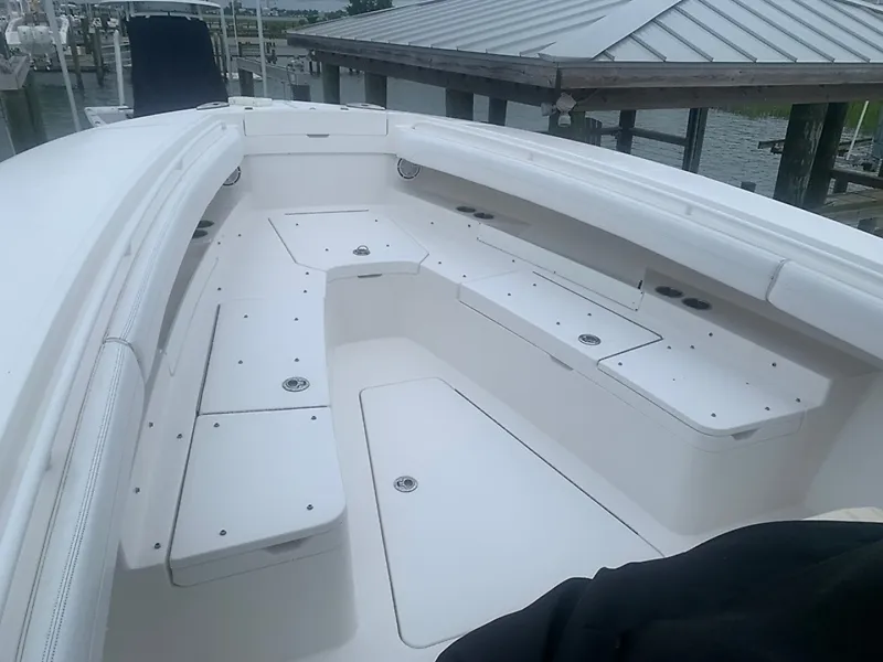 Slide: The Image of Regulator Marine 31 FS 2020 - 6847259