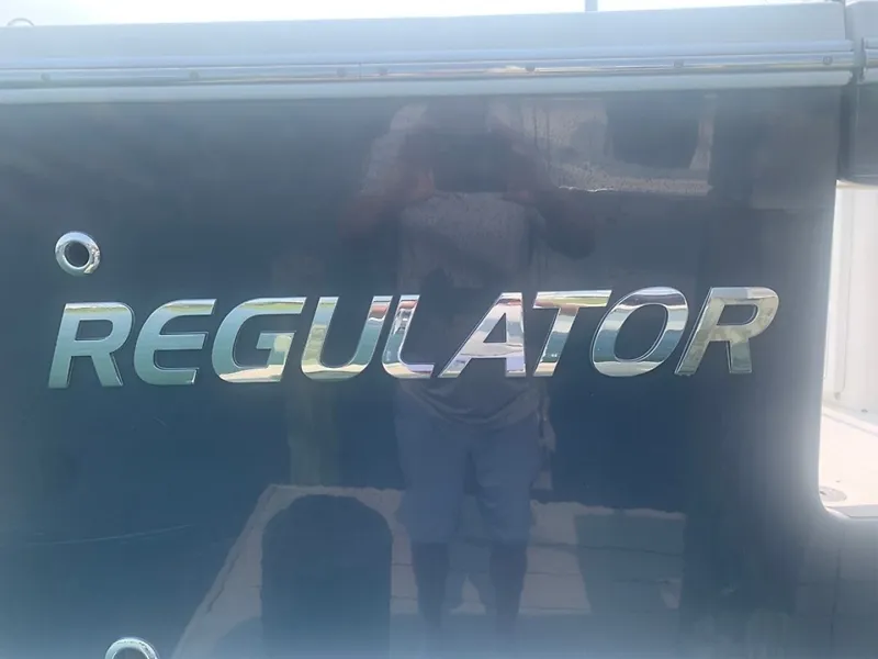 Slide: The Image of Regulator Marine 31 FS 2020 - 6847312
