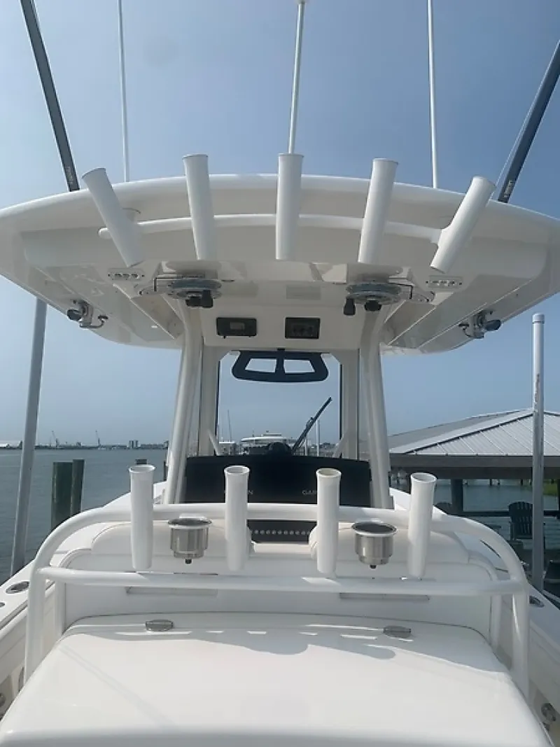 Slide: The Image of Regulator Marine 31 FS 2020 - 6847284