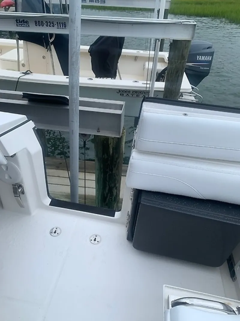 Slide: The Image of Regulator Marine 31 FS 2020 - 6847270