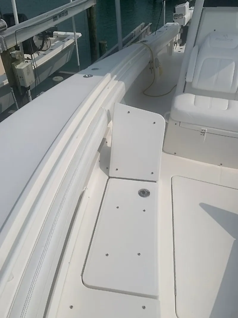 Slide: The Image of Regulator Marine 31 FS 2020 - 6847274