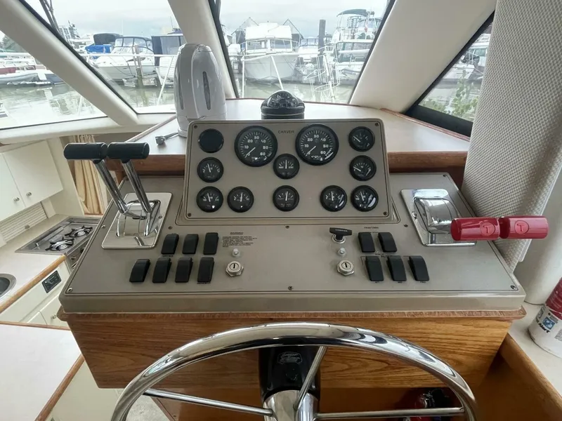 Slide: The Image of Carver Yachts 326 2000 - 6837489