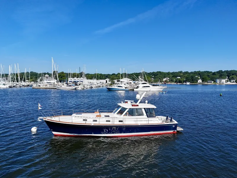 The Image of Grand Banks Eastbay HX 2001 - 6825564