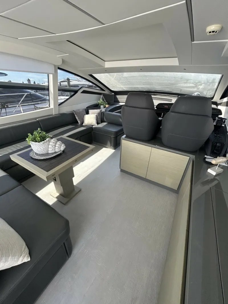 Slide: The Image of Pershing 62 2020 - 7585110
