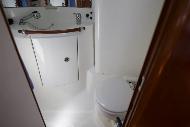 Slide: The Image of Beneteau 423 2005 - 6827173