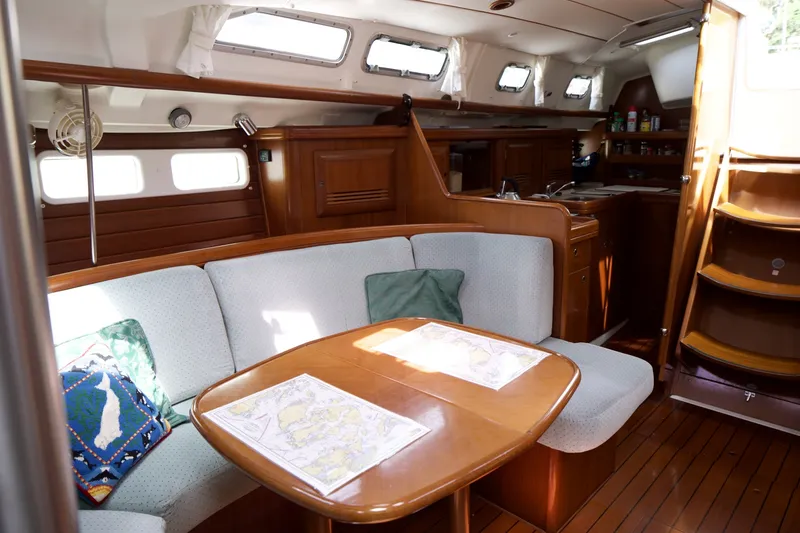 Slide: The Image of Beneteau 423 2005 - 6827162