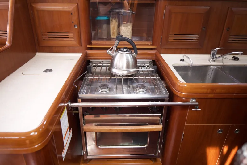 Slide: The Image of Beneteau 423 2005 - 6827167