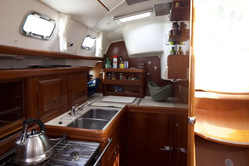 Slide: The Image of Beneteau 423 2005 - 6827165