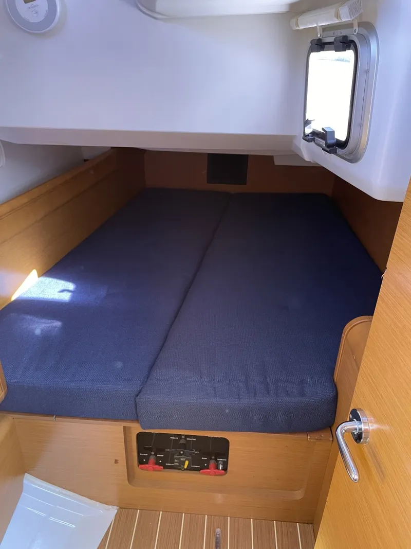 Slide: The Image of Jeanneau Sun Odyssey 409 2011 - 6829367