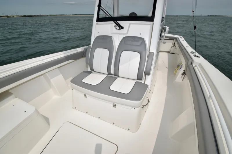 Slide: The Image of Regulator Marine 28 FS 2023 - 6840630