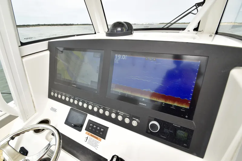 Slide: The Image of Regulator Marine 28 FS 2023 - 6840638