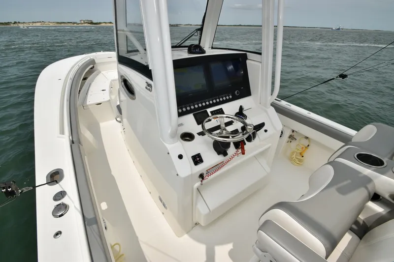 Slide: The Image of Regulator Marine 28 FS 2023 - 6840634