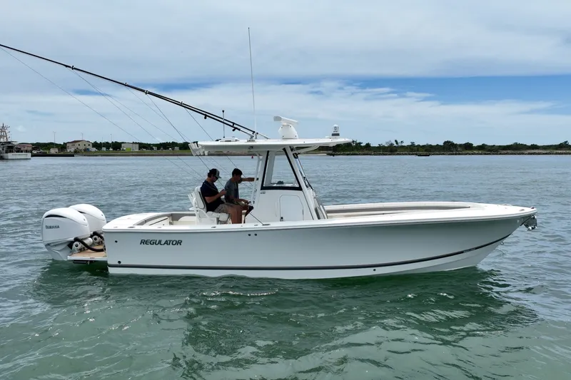 Slide: The Image of Regulator Marine 28 FS 2023 - 6840605