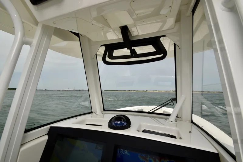 Slide: The Image of Regulator Marine 28 FS 2023 - 6840640