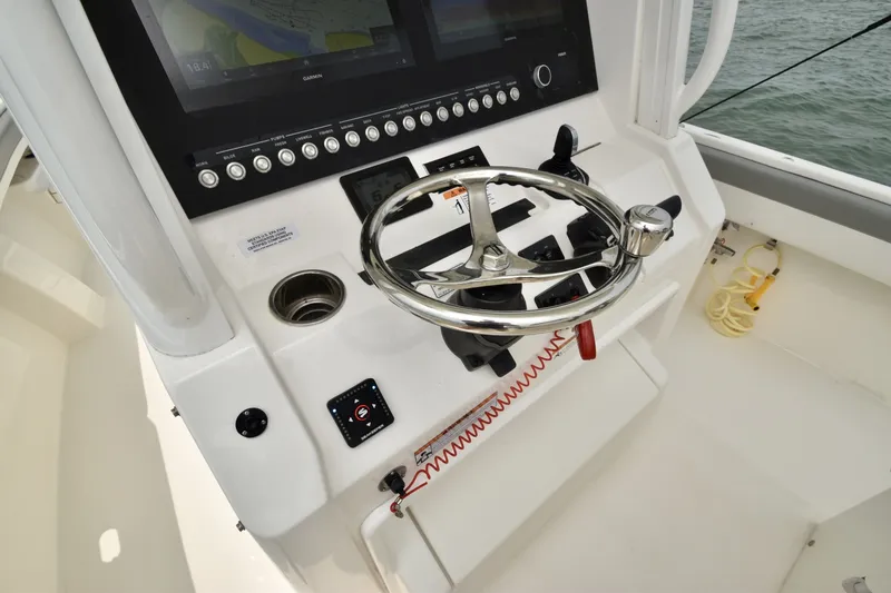 Slide: The Image of Regulator Marine 28 FS 2023 - 6840637