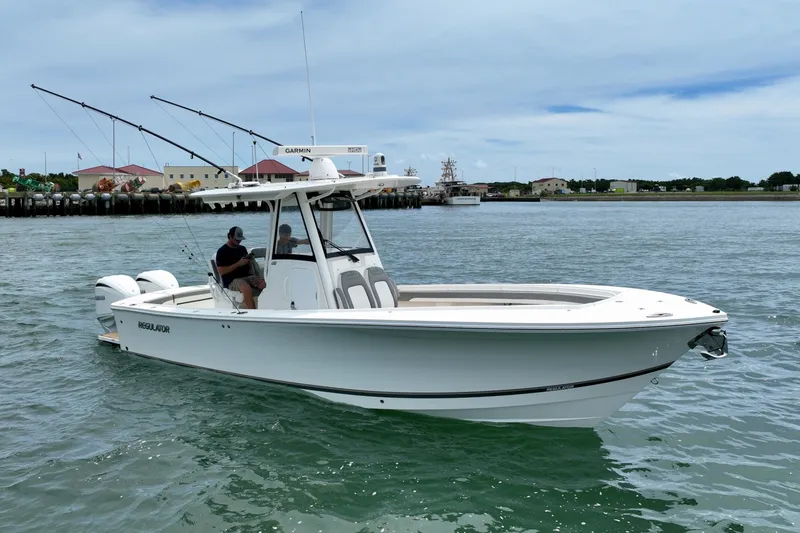 Slide: The Image of Regulator Marine 28 FS 2023 - 6840606